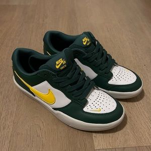 NIKE NEW NEVER WORN WOMEN’s 5